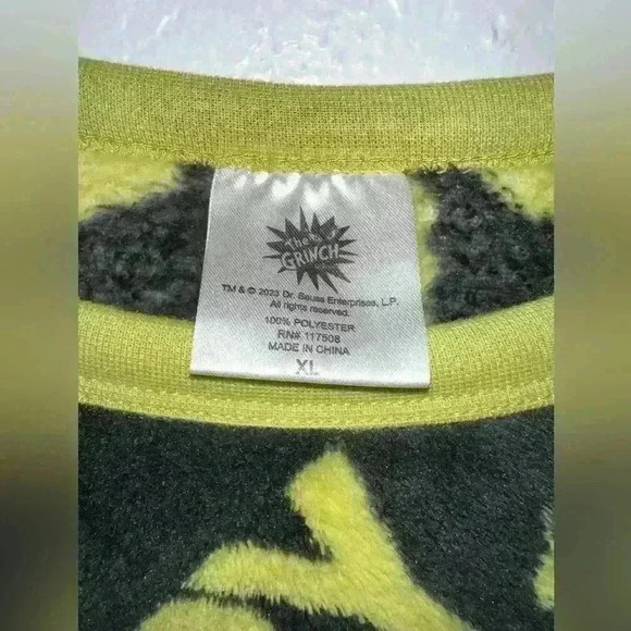 The Grinch Black Merry Grinchmas Fleece Pull-Over Top Size XL - Picture 3 of 6